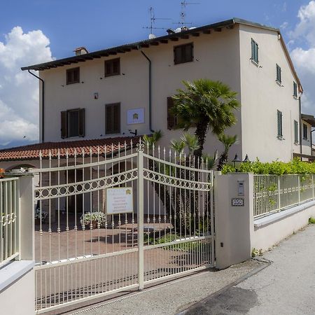 Flori'S Bed and Breakfast Viareggio Eksteriør billede