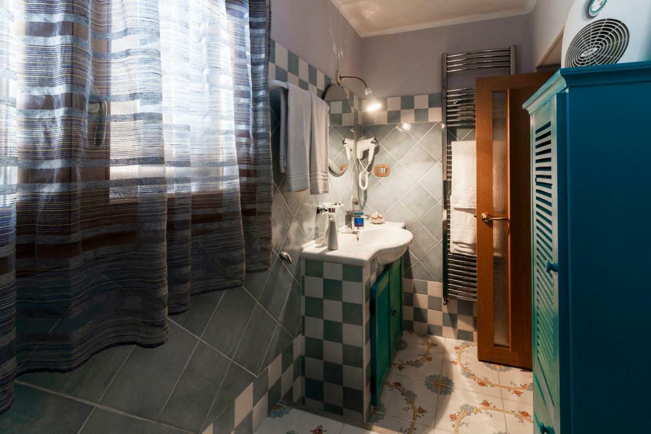 Flori'S Bed and Breakfast Viareggio Eksteriør billede